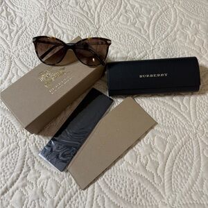 Burberry sunglasses in box with case,cloth and booklet
